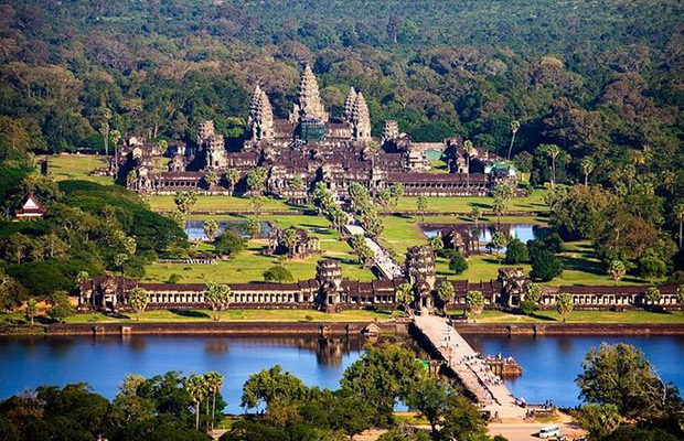 Angkor Wat Small-Group Sunrise Tour & Breakfast