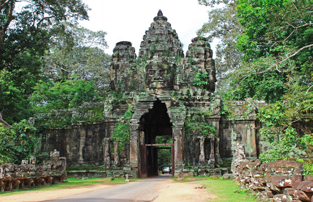 Angkor Wat Small-Group Sunrise Tour & Breakfast