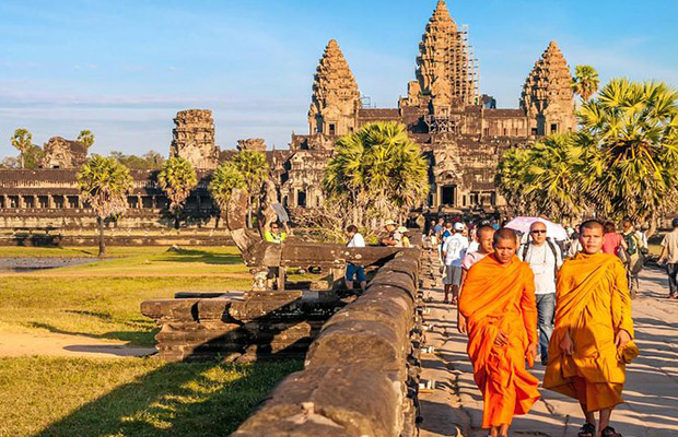 Angkor Wat Small-Group Sunrise Tour & Breakfast