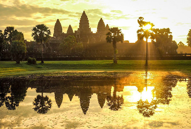 Angkor Wat Small-Group Sunrise Tour & Breakfast