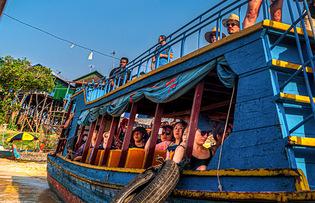 Kampong Phluk Floating Village Tour by Boat