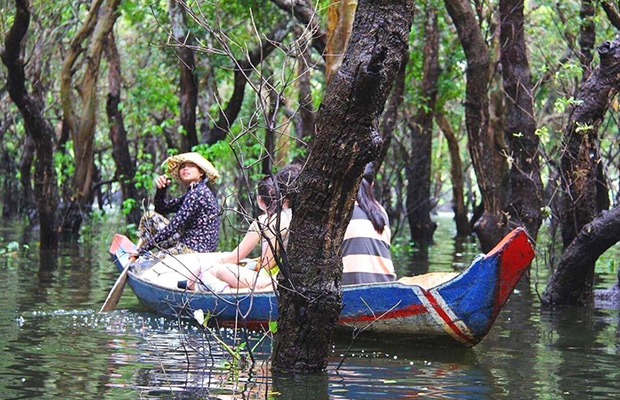 Kampong Phluk Floating Village Tour by Boat