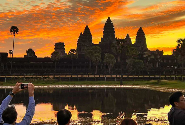 Private Day Trip to Angkor Wat with Sunset