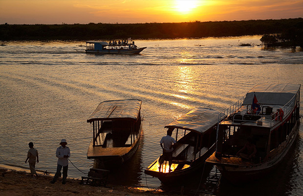 Sunset Dinner at Tonle Sap Lake Floating Village Tour