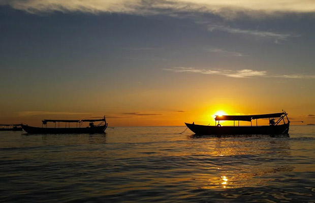 Sunset Dinner at Tonle Sap Lake Floating Village Tour