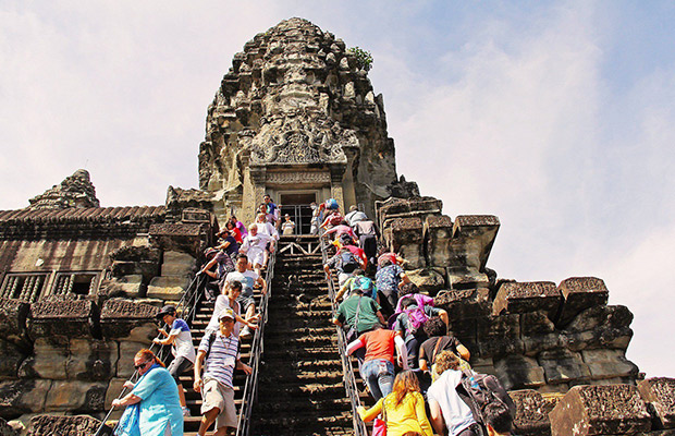 3 Days to Explore Angkor Wat and Floating Village Private Tour