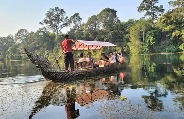 Beautiful Sunset with Angkor Gondola Boat Ride`