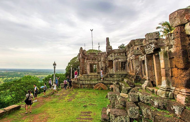 Discover Phnom Chisor & Tonle Bati Private Tour from Phnom Penh City