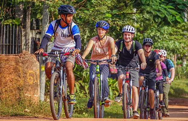 Morning City Bike Tour with Local Expert from Siem Reap