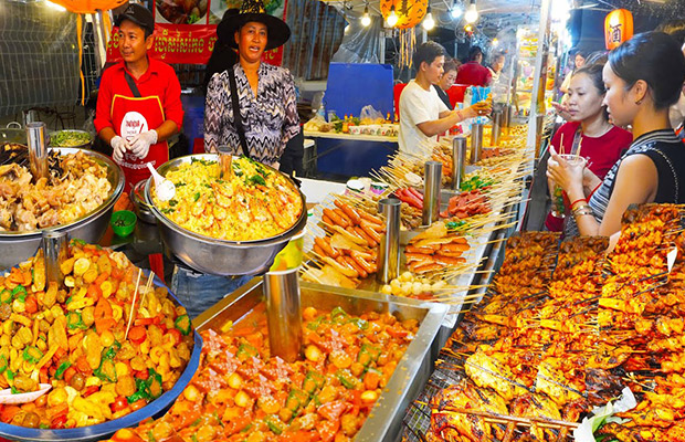 Phnom Penh Evening Food & Drinks with Tuk Tuk Trip