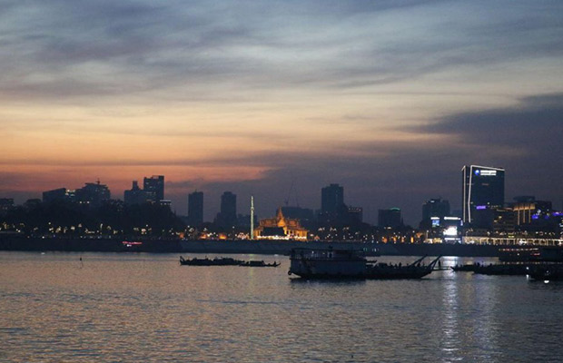 Phnom Penh Sunset Cruise Tour Including Drinks & BBQ buffet