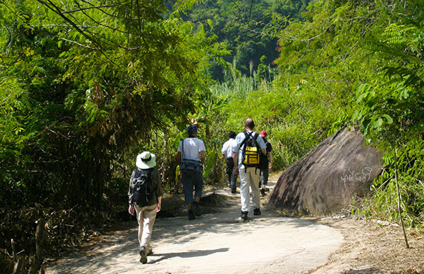 Trekking, Hiking to Kbal Spean and Banteay Srei Temple Private Tour