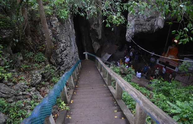 Bamboo Train, Killing Cave, Bat Cave & Sunset Tour in Battambang